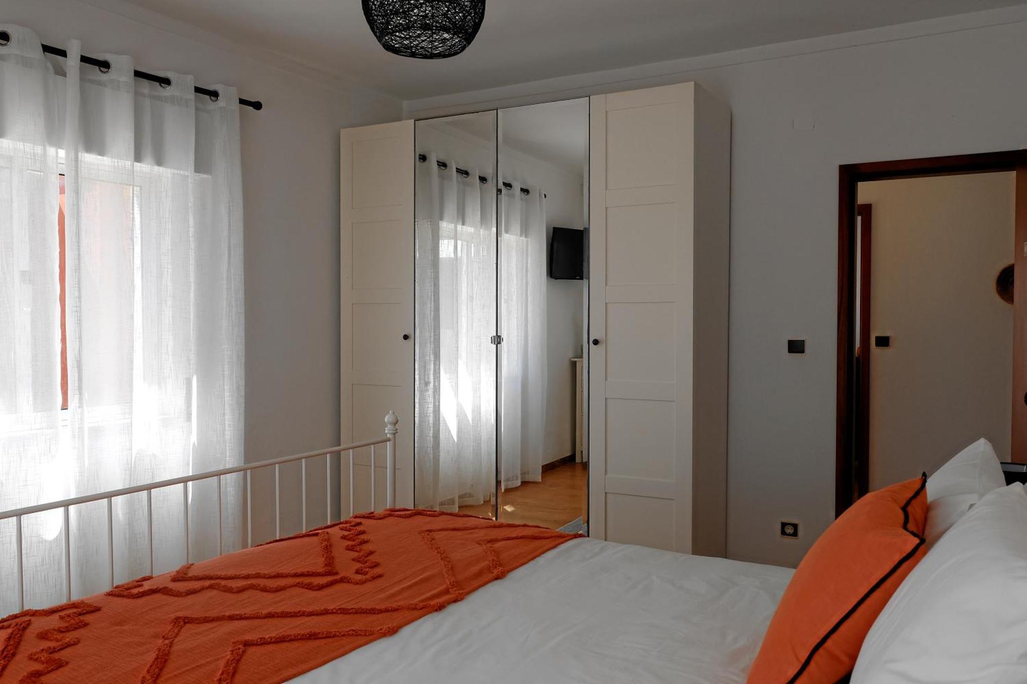 *Private Outdoor Area* 300M-Beach, Swing/No Stairs Сан-Мартинью-ду-Порту Экстерьер фото